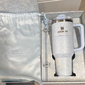 Stanley 1913 x LoveShackFancy Toscana Toile Alpine Blue 40 oz